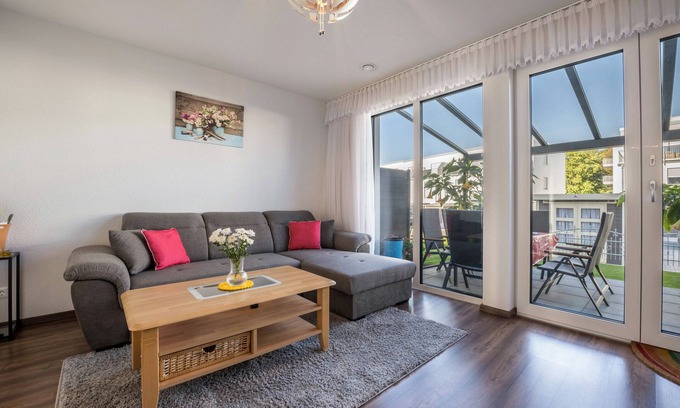 Padelugge House | Holiday Home "Lübeck Buntekuh" with Garden, Balcony & A/C