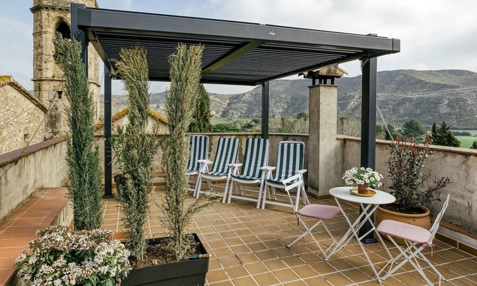 Boadella i les Escaules House | Holiday Home "L'Estanc" with Mountain View, Terraces & Wi-Fi