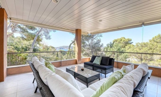 Llafranc House | Holiday Home 'La Brisa' with Sea View, Wi-Fi and Air Conditioning