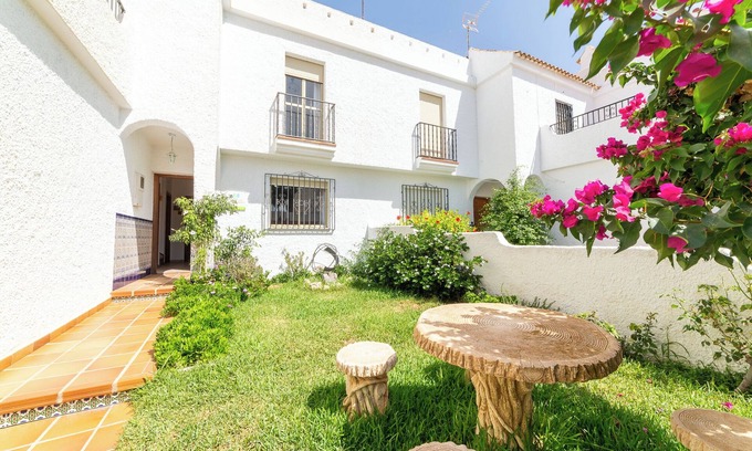 Nijar House | Holiday Home 'La Buganvilla' with Private Terrace, Private Garden and Air Conditioning