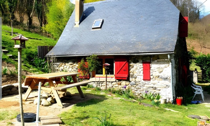 Bonac-Irazein House | Holiday Home "La Cardabelle" – Nature Retreat in Bonac-Irazein, Private Garden, Mountain Views