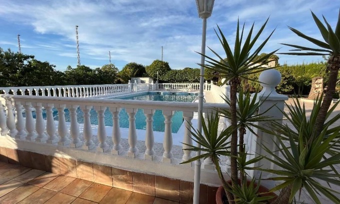 Majada del Moro House | Holiday Home 'La Casa De Mama' with Private Pool, Shared Terrace and Wi-Fi