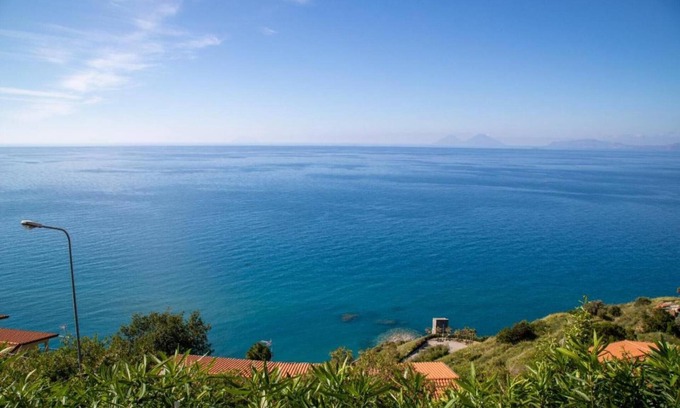Piraino House | Holiday Home "La Casa di Marigiò" with Sea View, Terrace & Wi-Fi