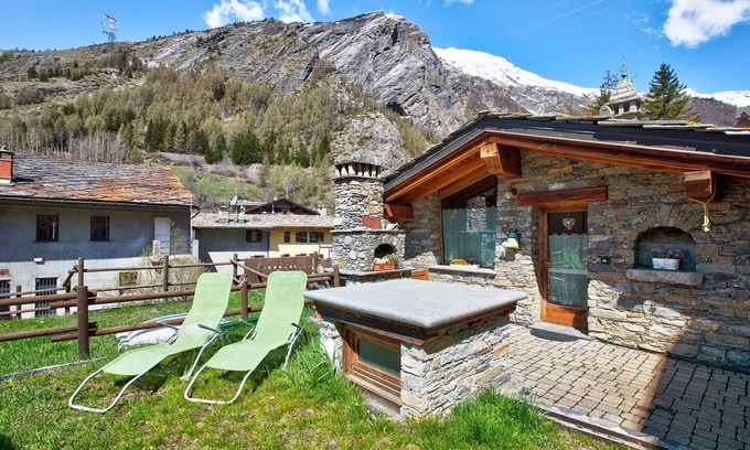 La Thuile House | Holiday Home 'La Casetta Di La Thuile' with Mountain View, Private Terrace and Private Garden