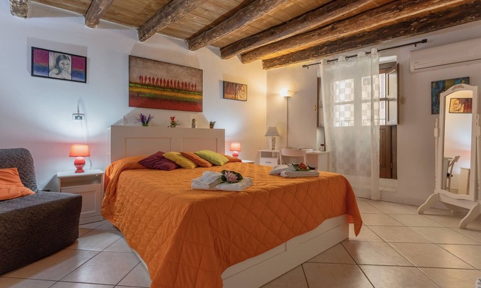 Kalsa House | Holiday Home La Casetta di Sara with A/C & Wi-Fi