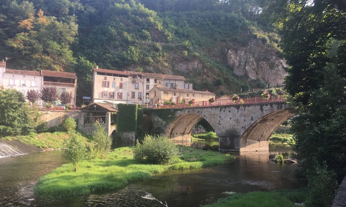 Cordes-sur-Ciel House | Holiday Home 'La Maison De Traverse' with Private Terrace, Wi-Fi and Air Conditioning