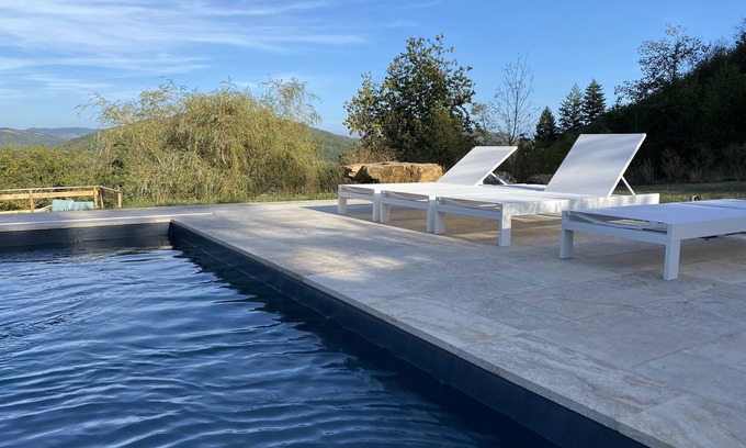 Saint-Izaire House | Holiday Home 'La Grande Combe' with Mountain View, Private Pool and Wi-Fi