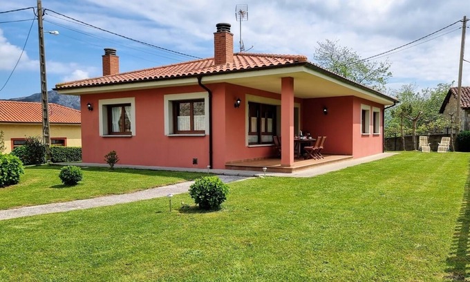 Ardisana House | Holiday Home La Llosa de Ardisana