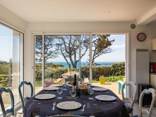 Plouarzel House | Holiday Home La maison de Toul an Dour by Interhome