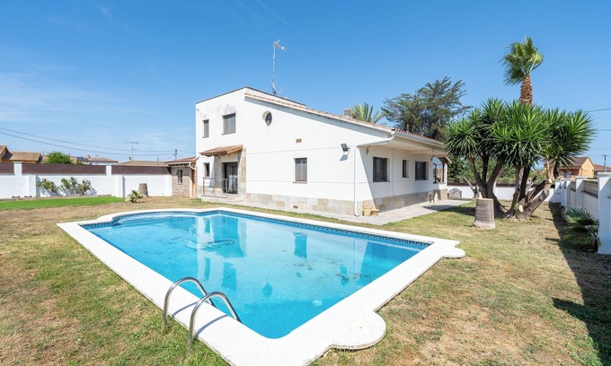 Albinyana House | Holiday Home 'La Mediterranea Village' with Mountain View, Wi-Fi and Air Conditioning