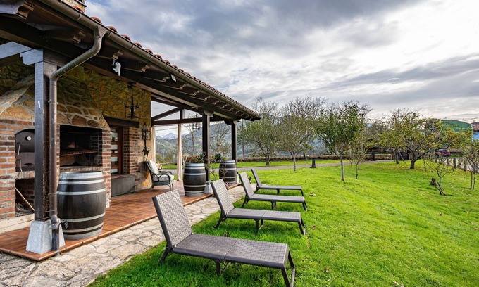 Beloncio House | Holiday Home La Milonga with Garden & Terrace