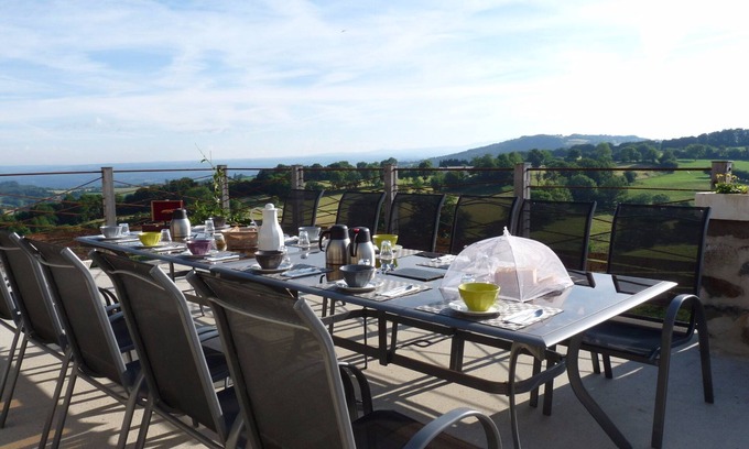 Le Monteil House | Holiday Home 'La Monssendie' with Mountain View, Private Terrace and Wi-Fi