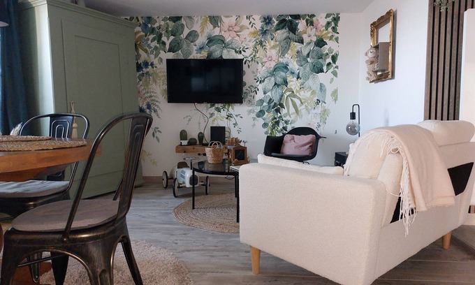 Lorquin House | Holiday Home 'La Petite Bohème' with Private Terrace, Private Garden and Wi-Fi