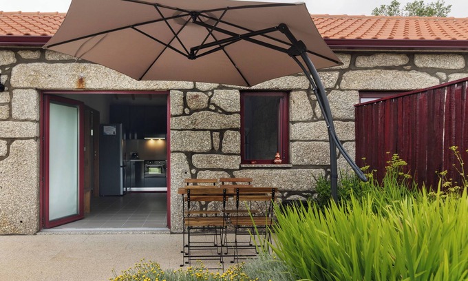 Guilhofrei House | Holiday Home 'Lagar' with Lake View, Wi-Fi and Air Conditioning