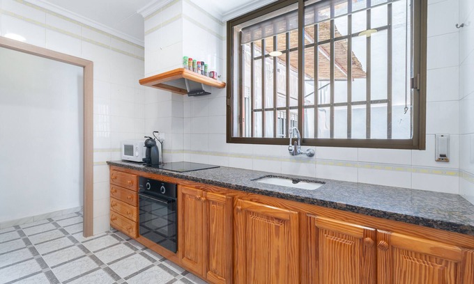 Alzira House | Holiday Home 'La Solana 14' with Shared Terrace, Wi-Fi and Air Conditioning