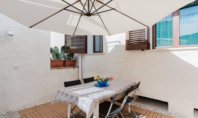Partanna House | Holiday Home 'La Vanedda' with Private Terrace, Wi-Fi and Air Conditioning