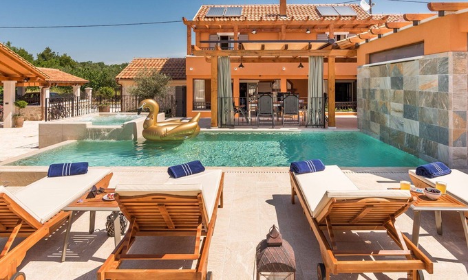 Skradin Villa | Holiday Home La Verna with Pool