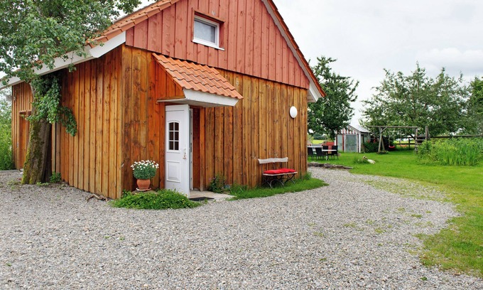 Illmensee House | Holiday Home 'Landhüsli Illmensee' with Shared Garden and Wi-Fi