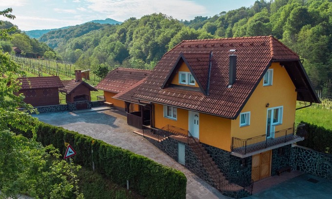 Cerklje ob Krki Apartment | Holiday Home Lanita with Amazing Views