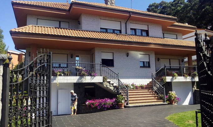 Candas Ski Chalet | Holiday home Las Angelas