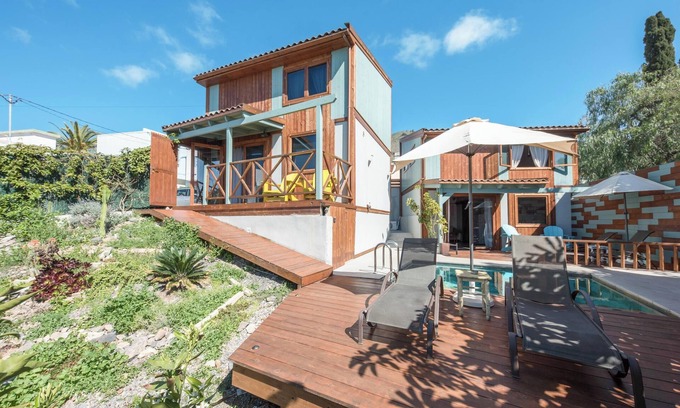 Tejina House | Holiday Home 'Las Hermanas' with Sea View, Pool & Wi-Fi