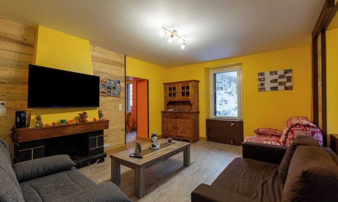 Entremont House | Holiday Home 'Le Bouquetin' with Mountain View, Private Terrace and Balcony