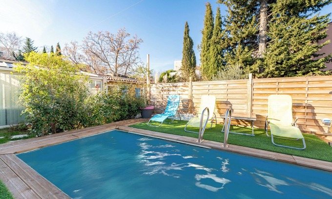 Route d'Arles House | Holiday Home 'Le Chalet Houda Et Spa En Option' with Private Pool and Air Conditioning
