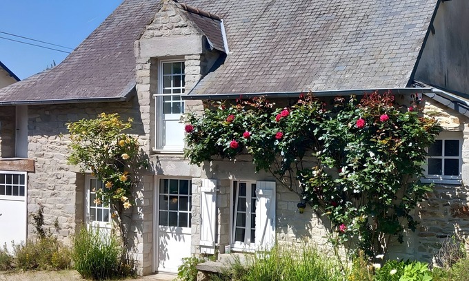 Matignon House | Holiday Home 'Le Clos Nalet' with Shared Garden