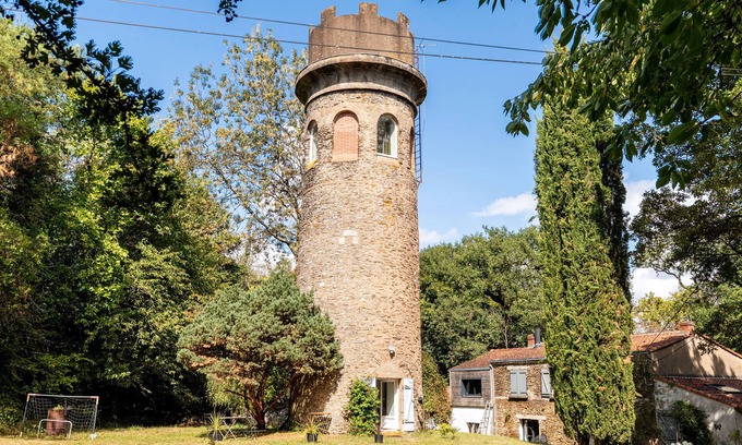 Vertou House | Holiday Home 'Le Moulin De Pen Hoêt' with Shared Garden