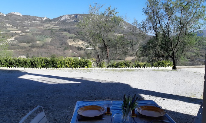 Condorcet House | Holiday Home 'Le Petit Tilleul' with Mountain View, Wi-Fi and Air Conditioning