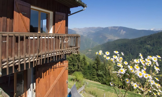 Vallees d'Aigueblanche House | Holiday Home 'Le Plan Du Fruit' with Mountain View, Private Terrace and Private Garden