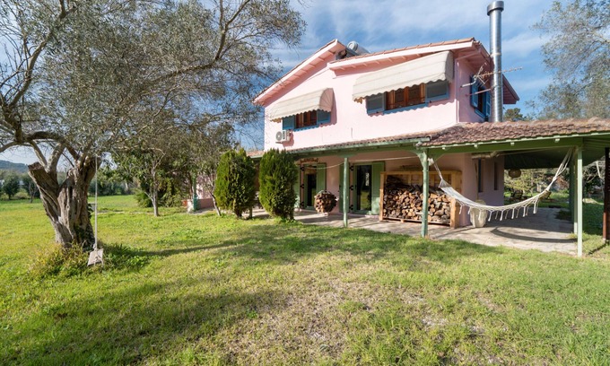 Kalligoni House | Holiday Home 'Lefkadas Bohemian Cottage' with Mountain View, Wi-Fi and Air Conditioning