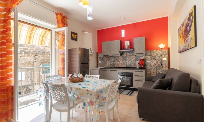 Porticello House | Holiday Home 'Leondoro - Pirandello' with Balcony & Wi-Fi