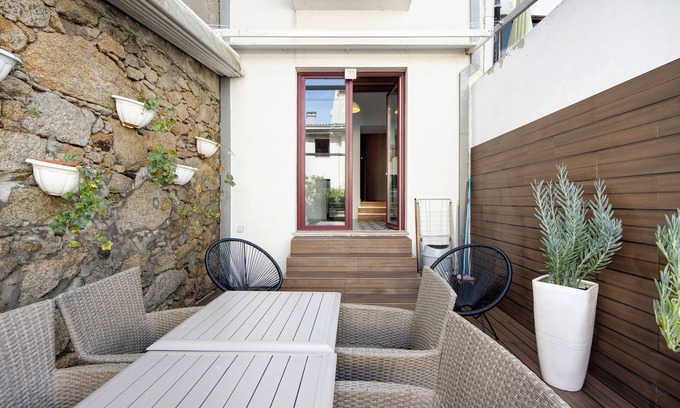 Vila do Conde House | Holiday Home 'Lidador House' with Private Terrace, Private Garden and Wi-Fi