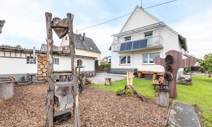 Seesbach House | Holiday Home 'Liebe' with Shared Garden, Balcony and Wi-Fi
