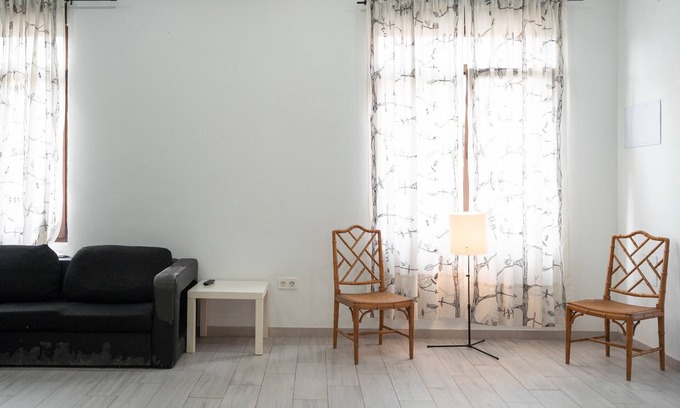 Distrito Oeste House | Holiday Home 'Little Yellow House' with Private Terrace
