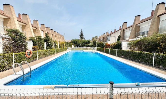 Playa de Almarda House | Holiday Home 'Lopimar Playa' with Mountain View, Wi-Fi and Air Conditioning