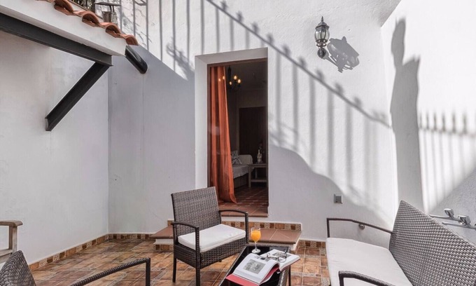 Zufre House | Holiday Home 'Los Placeres Del Paladin' with Mountain View, Private Terrace and Air Conditioning