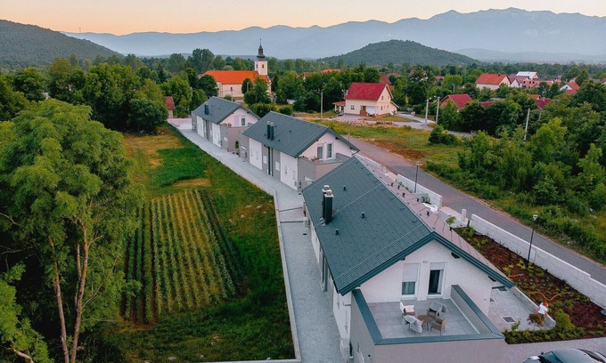 Lovinac House | Holiday Home Lovinac near Plitvice Lakes