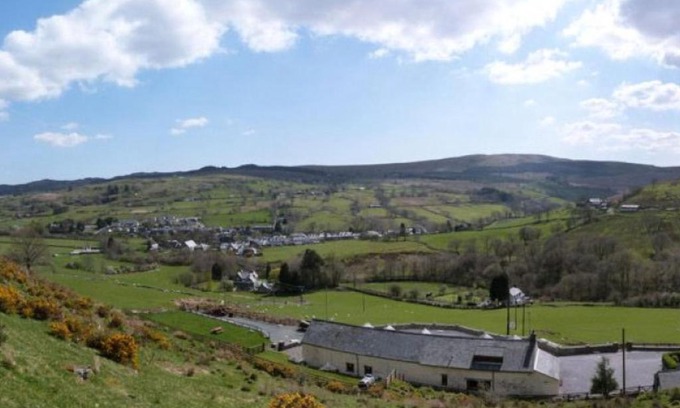 Manod House | Holiday Home Maent by Interhome