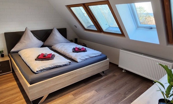 Theilenhofen House | Holiday Home 'Magisches Wachstein' with Private Terrace, Private Garden and Wi-Fi