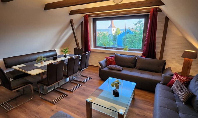Theilenhofen House | Holiday Home 'Magisches Wachstein XL' with Private Garden and Wi-Fi