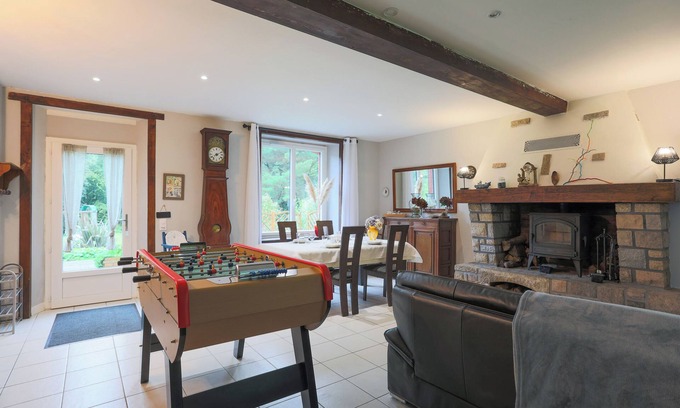 Plelo House | Holiday Home 'Magnifique Cadre Calme Et Verdoyant' with Private Terrace, Private Garden and Wi-Fi