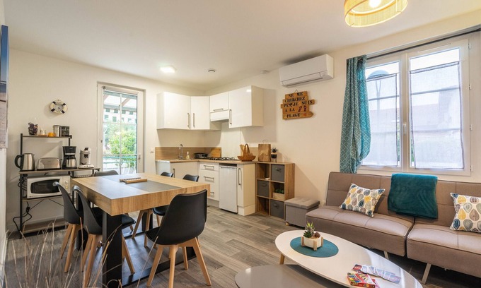 Ronce-les-Bains House | Holiday Home 'Maison De Vacances Centre Ville' with Private Terrace, Private Garden and Balcony