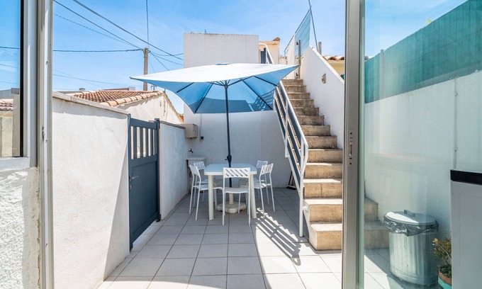 Valras-Plage House | Holiday Home 'Maison De Pecheurs' with Private Terrace and Air Conditioning
