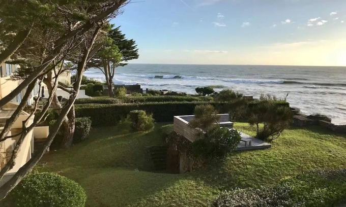 Pornichet Villa | Holiday Home 'Maison De Maître - Baie De La Baule' with Sea View, Private Terrace and Wi-Fi