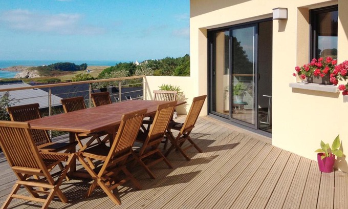 Plouarzel House | Holiday Home Maison de Plain Pied - Vue Mer by Interhome