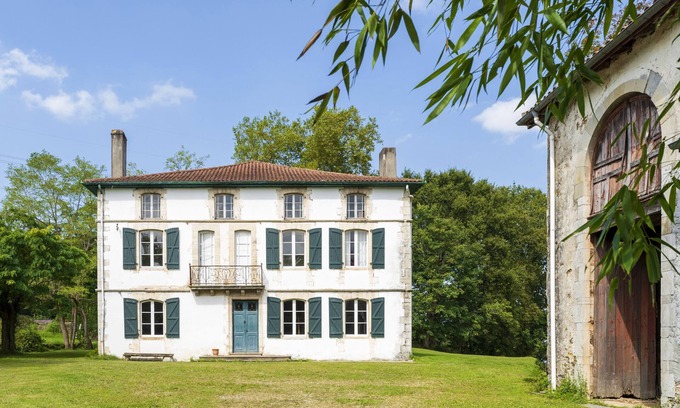 Ustaritz House | Holiday Home "Maison Etxeparea" with Wi-Fi