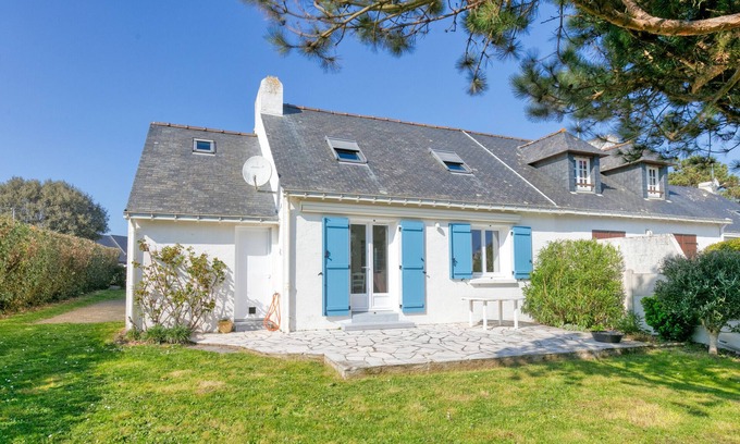 Le Croisic House | Holiday Home 'Maison Spacieuse 4p' with Sea View, Private Terrace and Wi-Fi