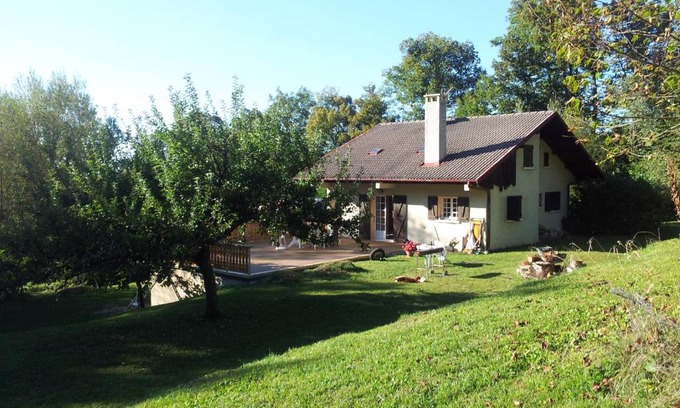 Pugny-Chatenod House | Holiday home Maison de la litiére